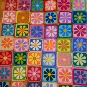 3D Daisy Granny Square Crochet Pattern – Retro Flower PDF Design
